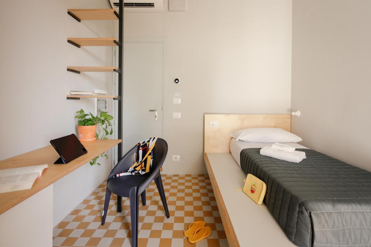 Einzelzimmer mit Balkon